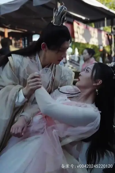 医见钟情，奈何陛下偏要宠我